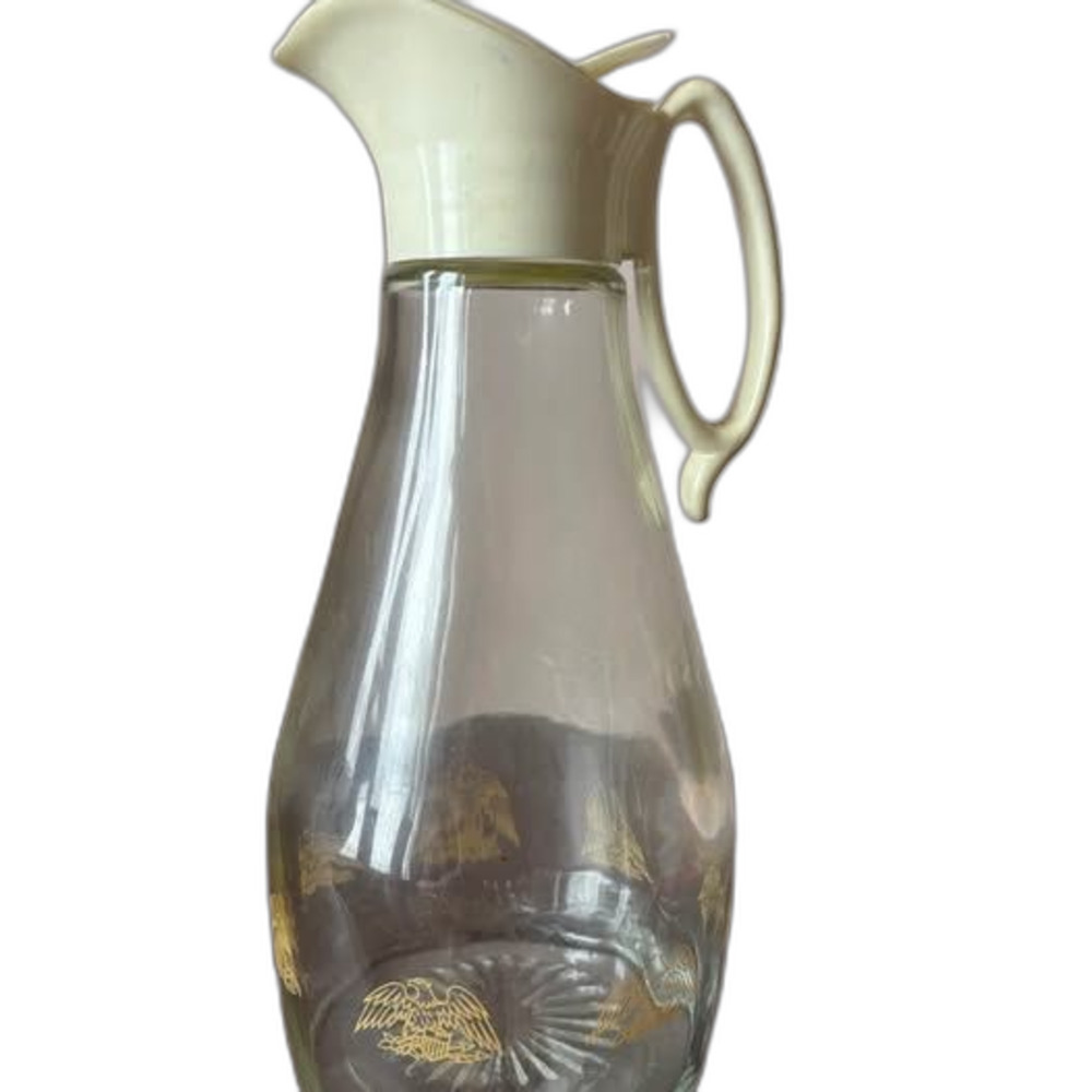 Vintage log cabin glass syrup pitcher. Classic retro 1970s farmhouse granny core